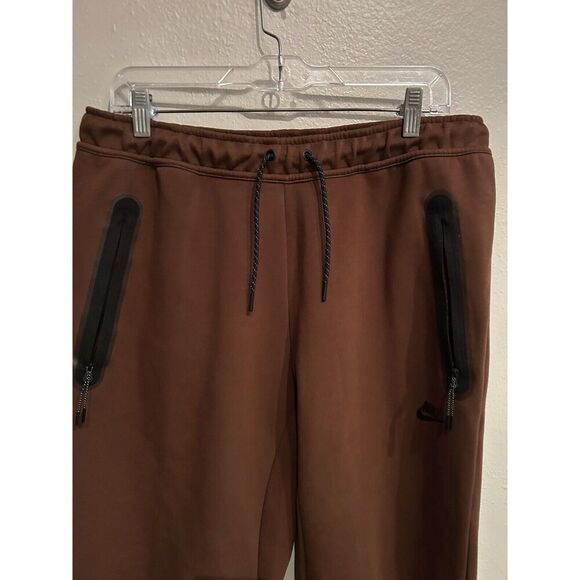 NIKE SPORTSWEAR TECH FLEECE MENs Large BUNGEE PANTS JOGGERS Brown DQ4312 - Picture 2 of 9
